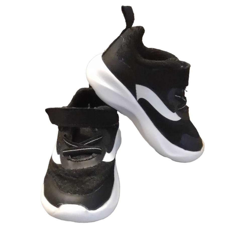 Wonder Nation Black and White Sneakers Toddler Boy Size 5